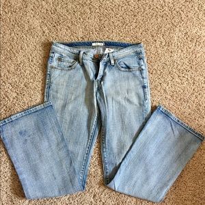 Women’s Levi’s 518!
